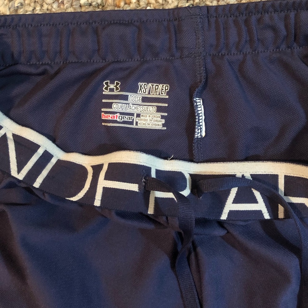 Under Armour BUNDLE of 3 Women’s XS loose shorts - Picture 6 of 6